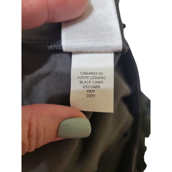 NWT GAP Ponte Legging Black Camo Side Zip Pants Size S C5 - Picture 8 of 10